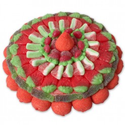 Tarta de chuches de fresa y colas